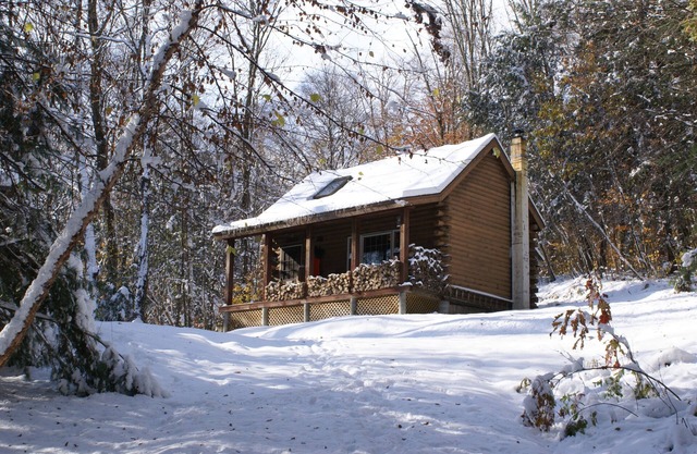 Log Cabin - Cozy, Quaint & Scenic and Ready for Your Enjoyment!