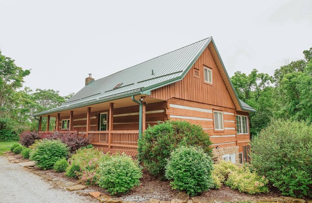 Log Cabin, Hot Tub, Fire Pit, Near Yellowwood