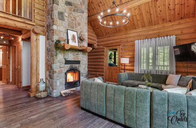 Log Cabin Hot tub near Tremblant