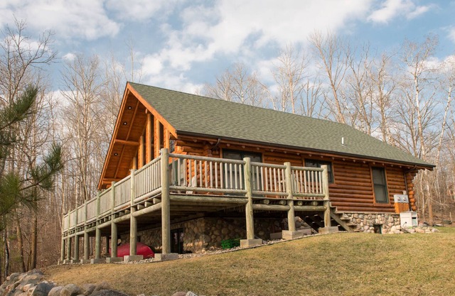 Log Cabin On Scenic Juggler Lake ~ Dramatic Sunset Views!