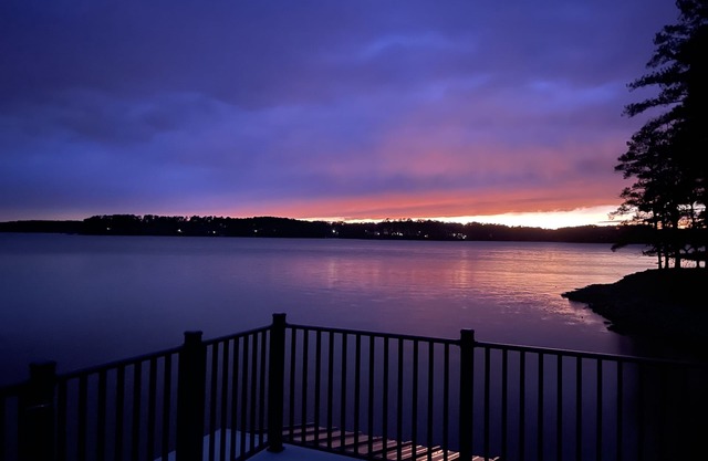 Log Cabin with large deck and dock in best location on the Lake!