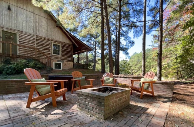 Log Cabin, Woodland Retreat, Family & Pet-Friendly-St. Michaels