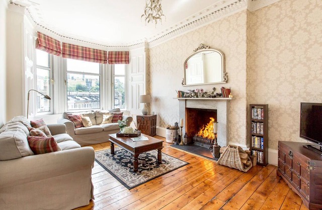 Log Fire City Center Apartment - Free logs provided