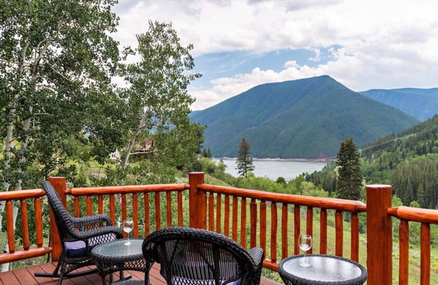 Log Home w/Stunning Views Hiking Fishing Paradise