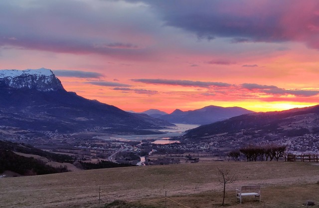 Logement au Calme Entre lac et Montagne Avec Jardin