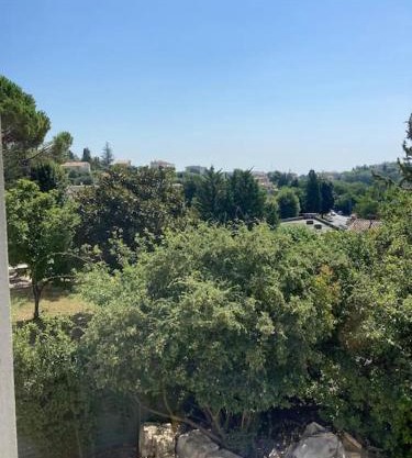 Logement avec tèrrasse, au calme