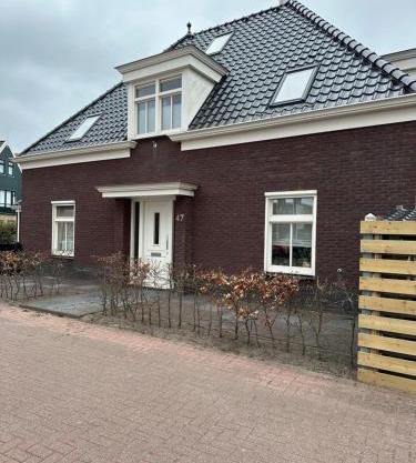 Logies en koffie achter de diek