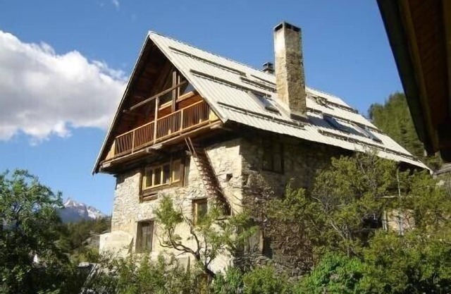 Logis TRADITION in an old renovated farm in QUEYRAS PARK