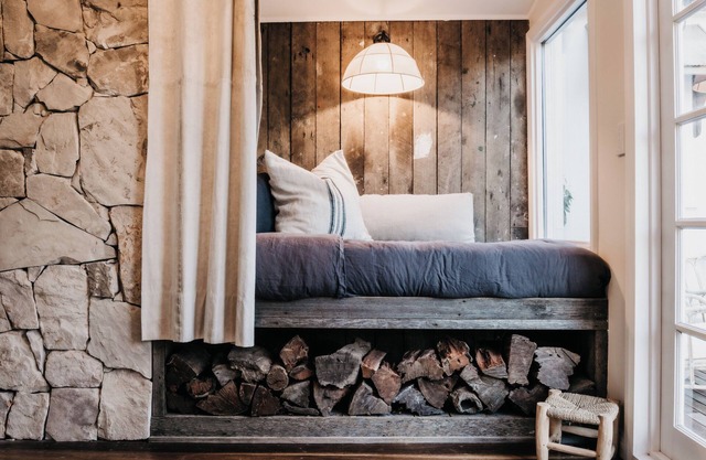 Lola Cottage on Baker Street, a soulful Cottage full of charm. Pet Friendly!