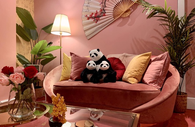 London Chinatown Apartments (Cherry blossom Suite)