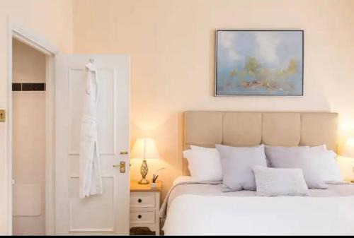 London Guest Room