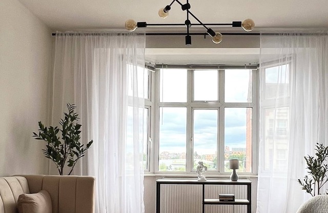 London Home | Bright 2 Bedroom Apartment