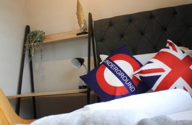 London quality budget studio with private bathroom