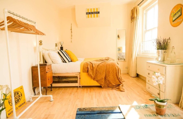 London's East End 2 Bed Apartment