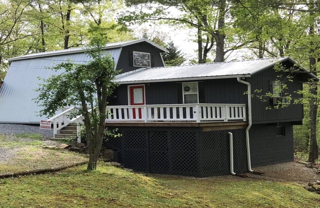 London's Mountain House - Cozy Romantic mountain cabin - easy paved road access