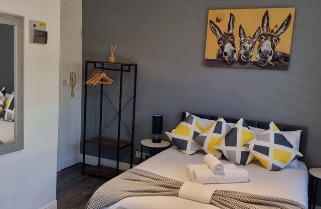London studio, perfect stay, close to underground/train