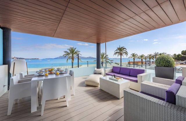 Londres Derecha Beachfront apartment in Puerto Pollensa