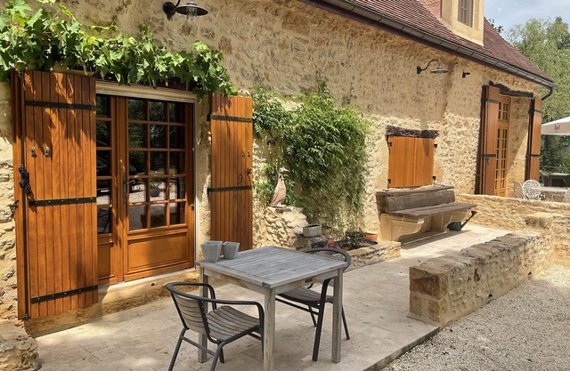 Longère Périgourdine Avec Grande Piscine en Pleine Nature