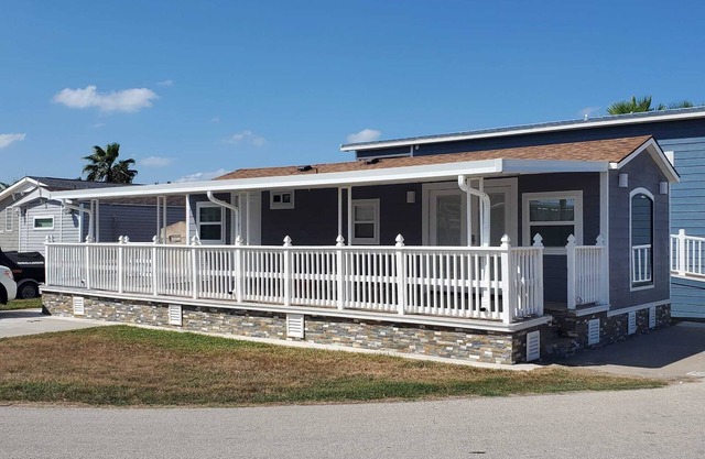 Long Island Village Retreat that is within range of various activities!
