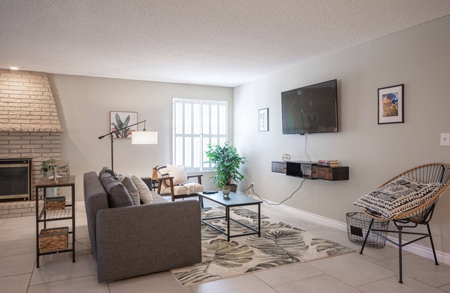 Long Stay Cozy Vegas Strip Condo | King Bed & Strip Views