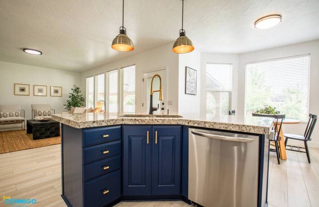 Long Stays | Luxury | Large Family Homebase