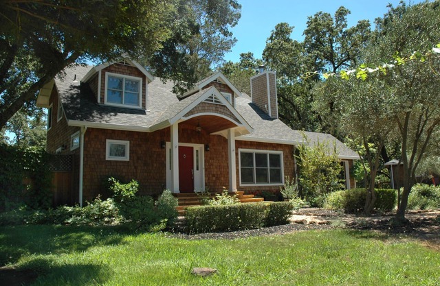 LONG TERM RENTAL ONLY: Vineyard, Pool & Remodeled Estate. Convenient Location.