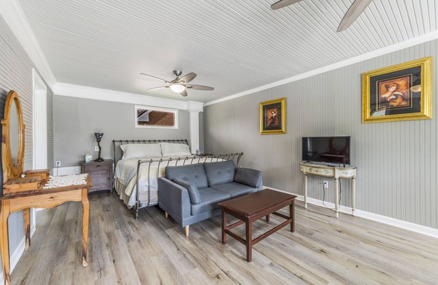 LONG TERM STAYS, King Temperpidic, Breaux Bridge