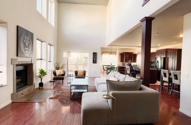 Long Term stays welcome! Gorgeous house with monthly discounts!