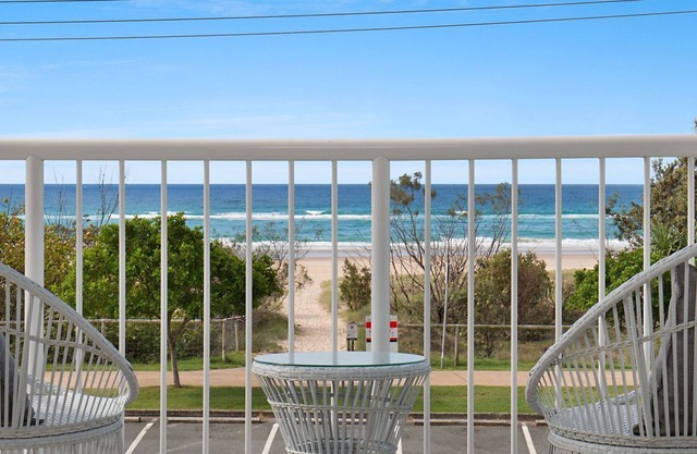 Longbeach 6 - Beachfront Bilinga - Min. 3 night stays!