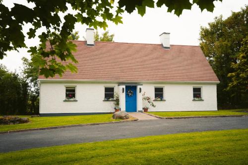 Longford Holiday Blue Sky Self Catering Cottage
