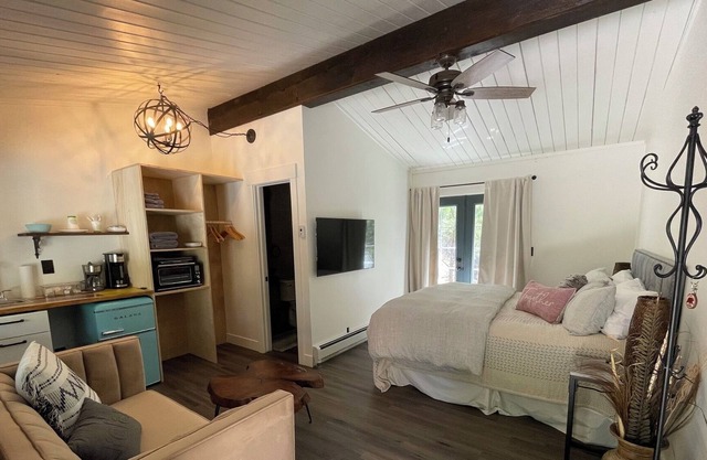 Longs Peak Lodge Room @ Ferncliff Ranch & Resort
