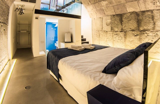 Lonja Suites 1 Blue