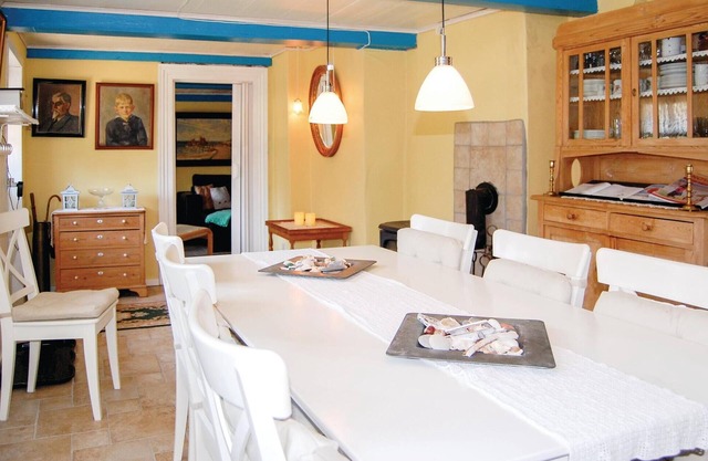 Look forward to a relaxing holiday in this charming holiday home with a traditional thatched roof.