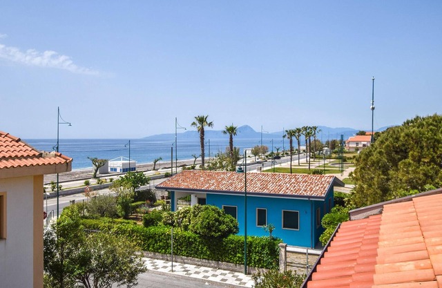 Look forward to a vacation with sea view in this vacation apartment near the beach.