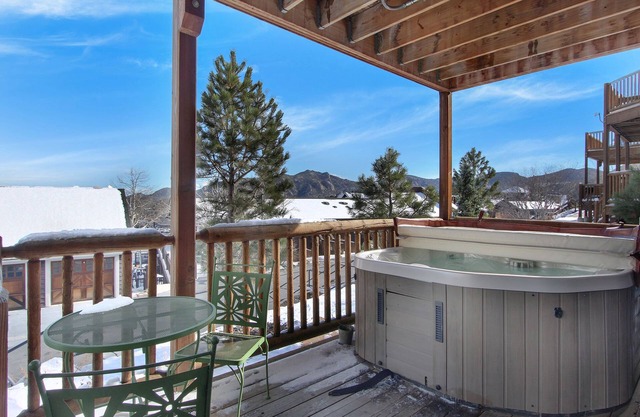Lookout Mountain 27B - 1 Br/2 Bath Condo with Private Hot Tub, 2 Fireplaces