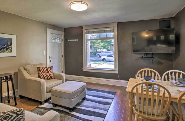 'Lookout Tower’ Downtown Home: Walkable Location!