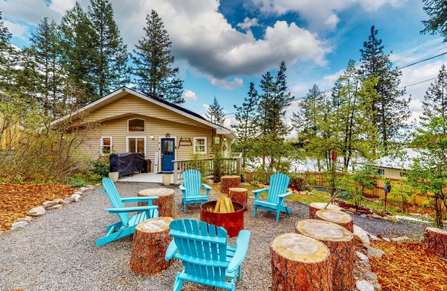 Loon Lake Home & Cabins w/ Firepit, Kayaks, & Dock