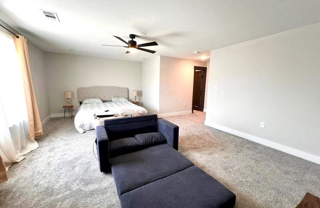Loop, New Luxurious Large 3BR, Sleeps 9 + Parking