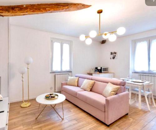 Lora flowers Suite, free parking,self check in, 5