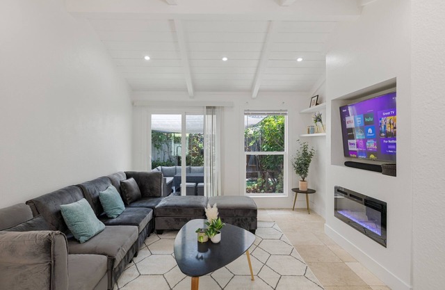Los Gatos 3BR | NewRemodel | PetFriendly | Backyard