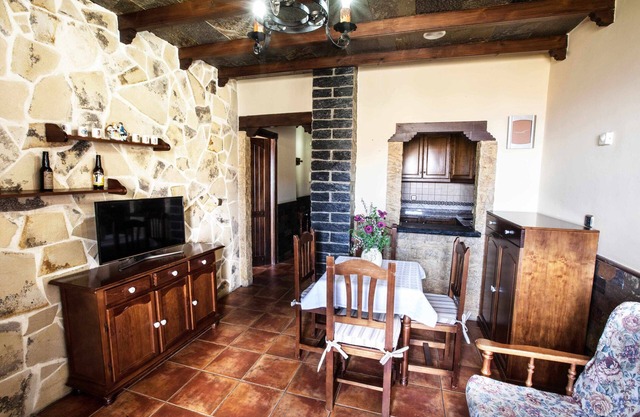 Los Manzanos 2 pers. rural lodging with swimming pool and spa