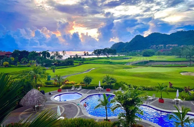 Los Sueños Impeccable, Spacious 2+2 Condo