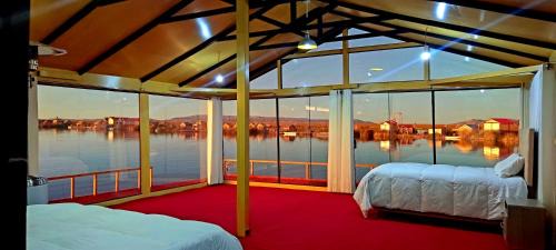 Los uros Jakana Lodge