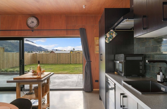Lost Burn Beauty - Lake Hawea Holiday Home