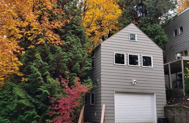 Lots of Natural light. Excellent Location. Studio + Loft. Parking on-site