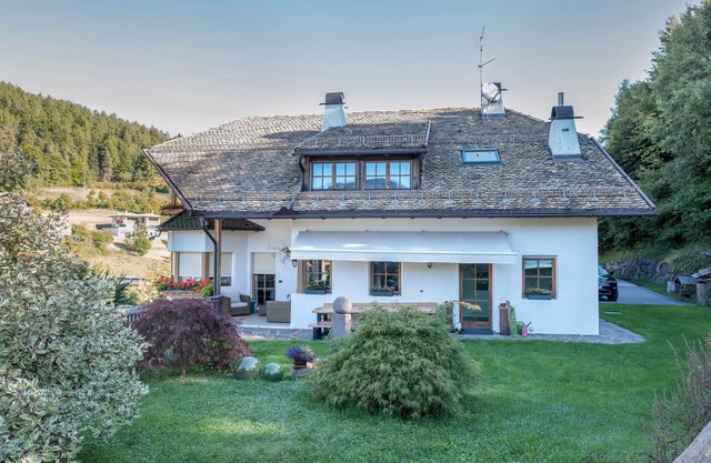 'Lotschenhof Apartment Tulpe' with Mountain View, Garden & Wi-Fi
