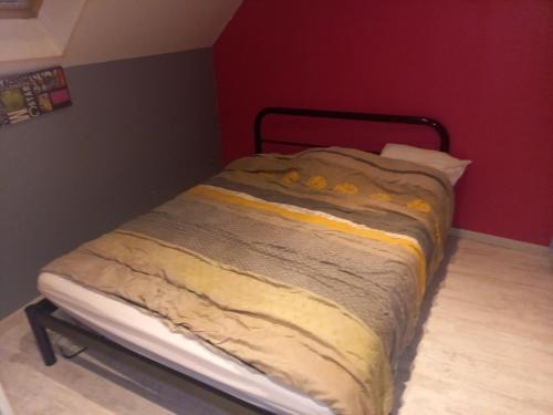 Loue 2 chambre avec salle de bain en commun WC et douche à 20 minutes du tram pour les GP moto