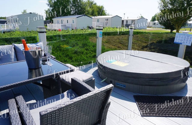 LouLou's Hot Tub Holiday Lets at Tattershall Lakes. All prices include passes!