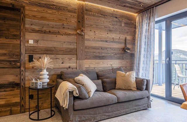 Lovely apartment for 5 people with WIFI, pool, TV, terrace and parking