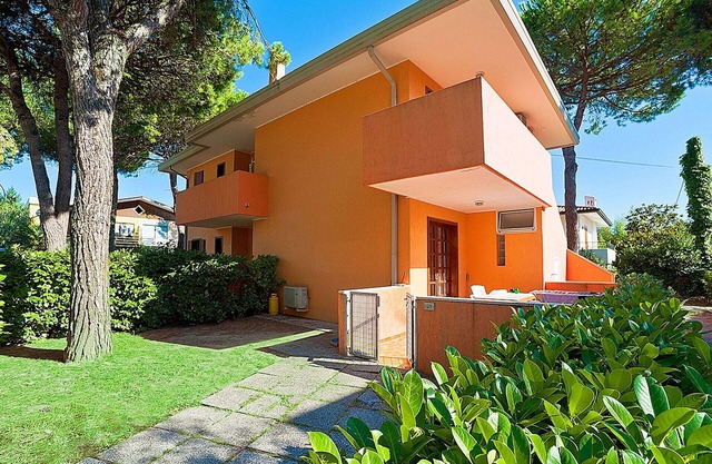 Lovely apartment for 5 guests with WIFI, A/C, TV, terrace, pets allowed and parking